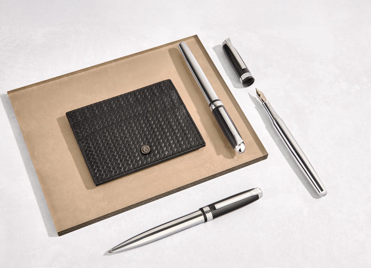 Desk pad, card holder and writing instruments — Festina